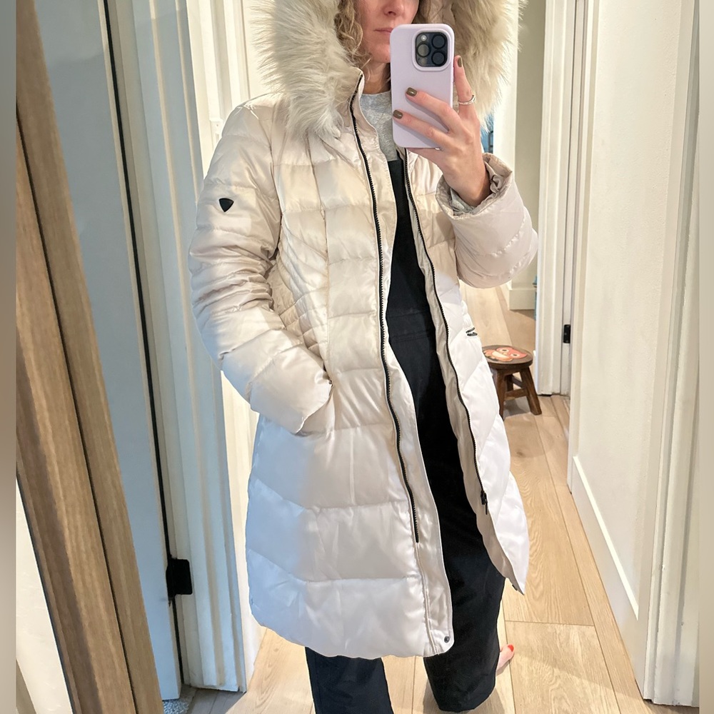 Warm coat! Fur detachable hood.